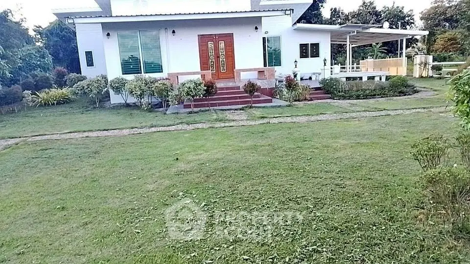 Charming countryside home with lush garden and spacious lawn