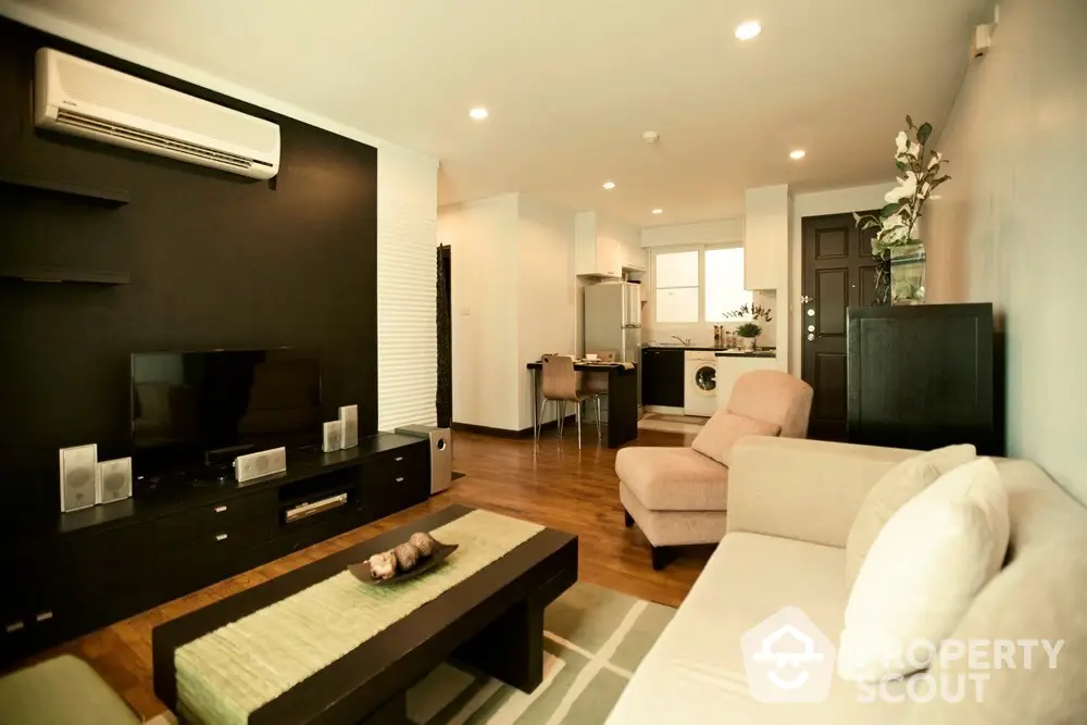 Fully Furnished 1 Bedroom Condo at Baan Siri Sukhumvit 13 Condominium-1