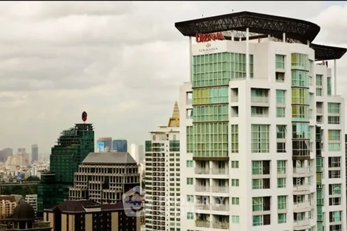 Stunning urban high-rise building with panoramic city views, perfect for modern living in a vibrant metropolis.