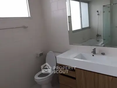  2 Bedrooms Condo -3