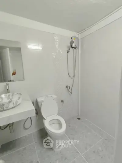 Modern bathroom with sleek fixtures and elegant tile design