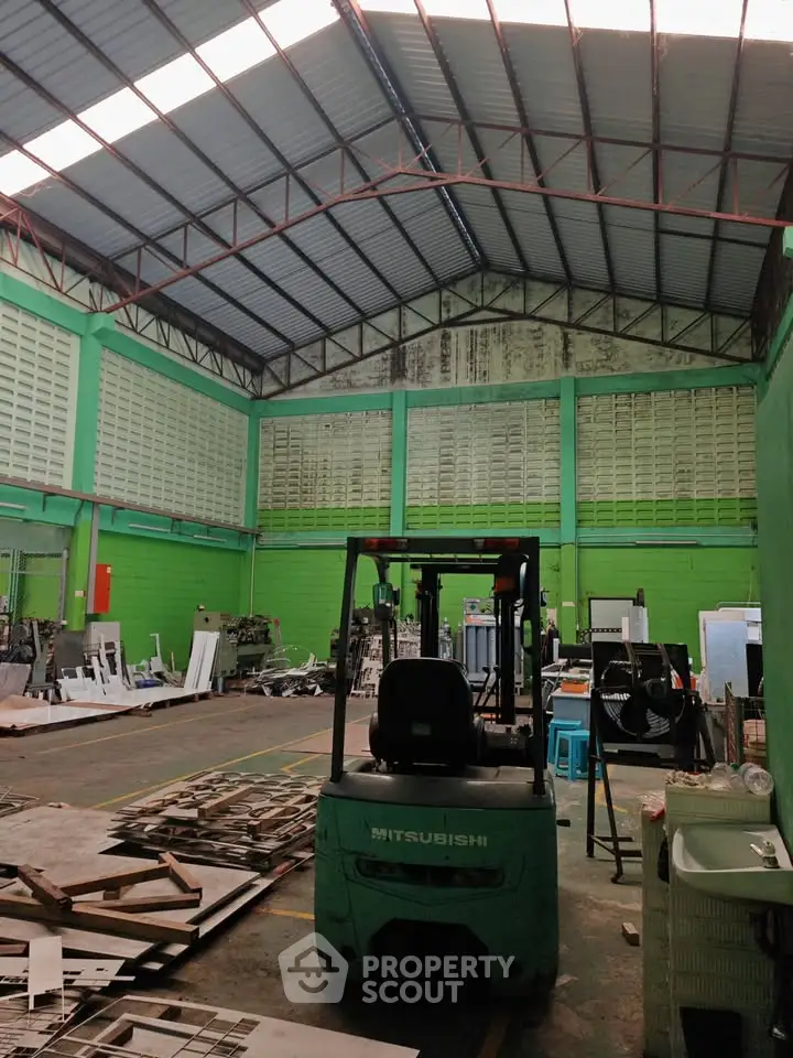 Spacious industrial warehouse with high ceilings and ample storage space.