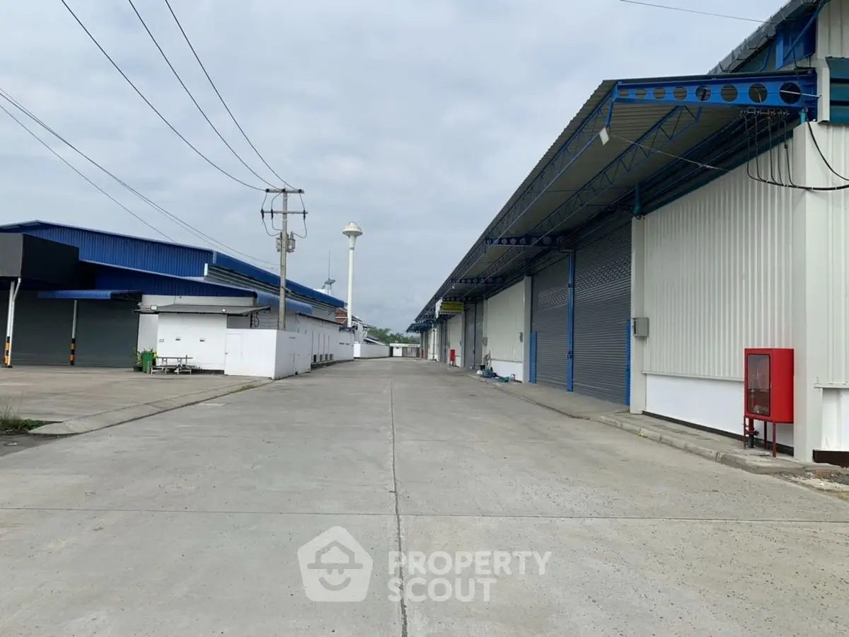 Spacious industrial warehouse exterior with ample loading space and modern facilities.