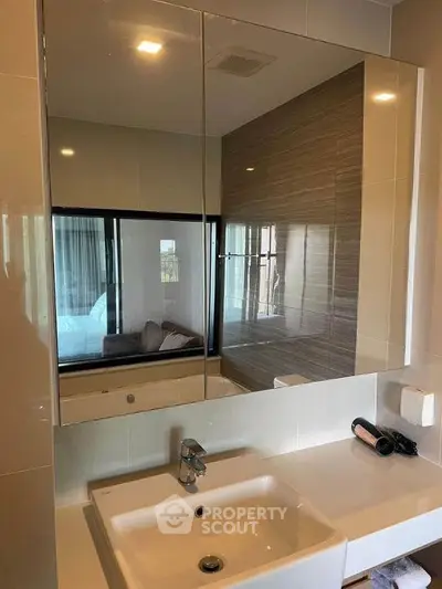 Modern bathroom with sleek sink and mirrored cabinet