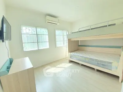 Bright bedroom with bunk bed and air conditioning, perfect for a cozy living space.