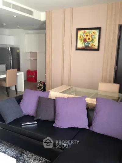 Modern living room with stylish decor and open kitchen layout