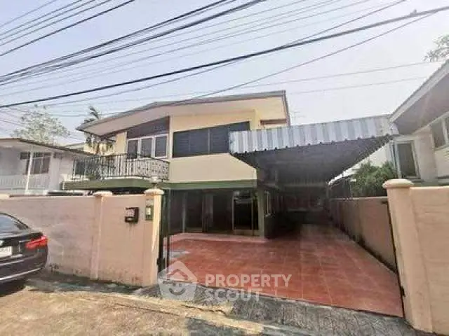 Spacious two-story house with covered parking and tiled driveway