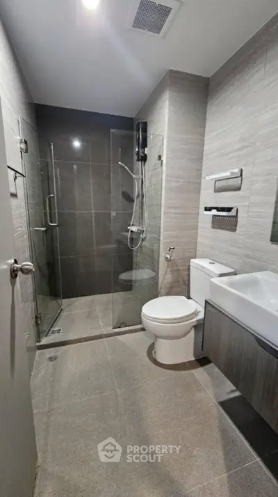 2056693-6-Photoroom.png