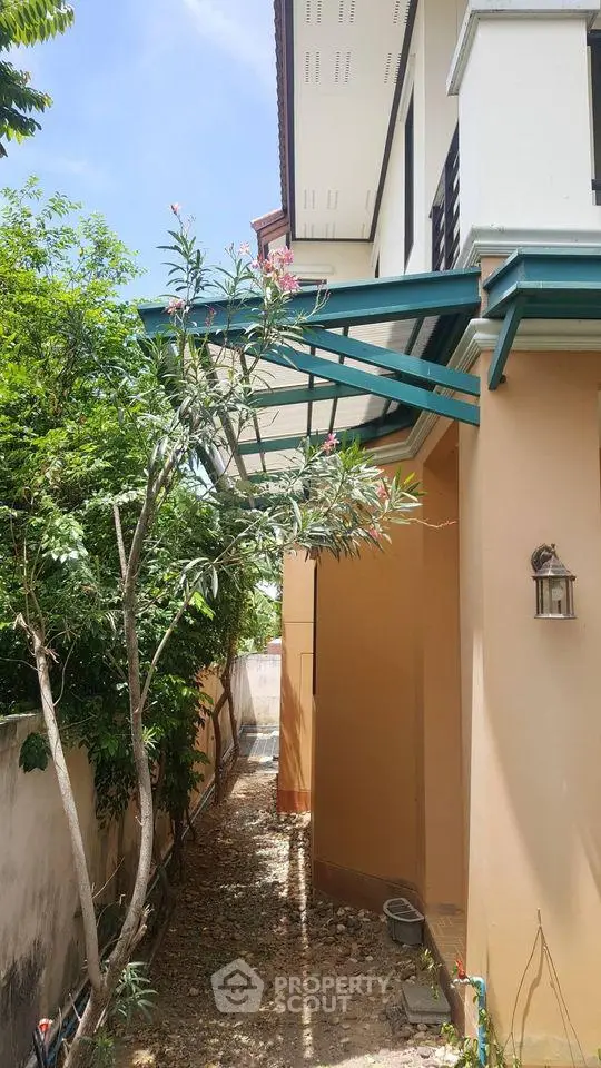 image_rental-8672930