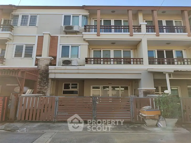 1853931-Photoroom.png