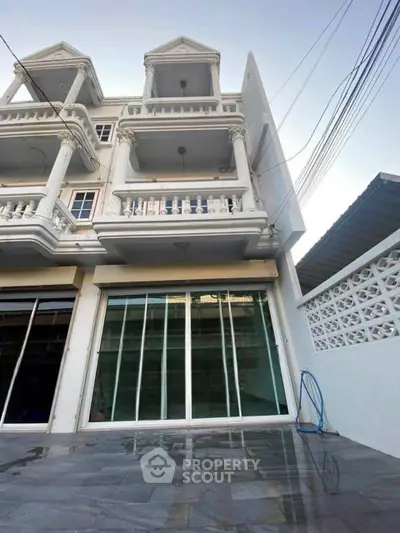 image_rental-27709706