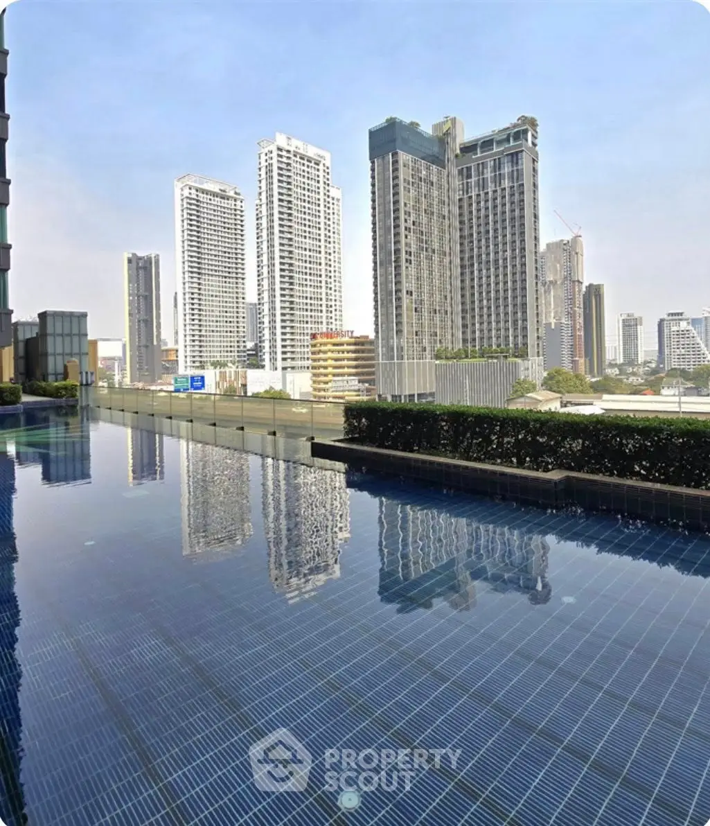Luxurious urban pool with stunning city skyline view, perfect for relaxation and leisure in a modern high-rise setting.