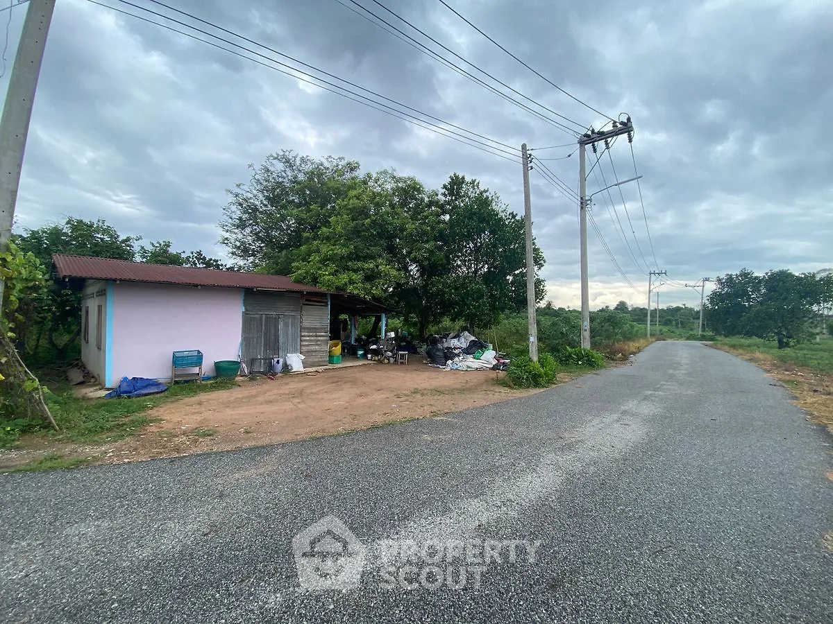 Rural property with small house and open landscape, ideal for countryside living.