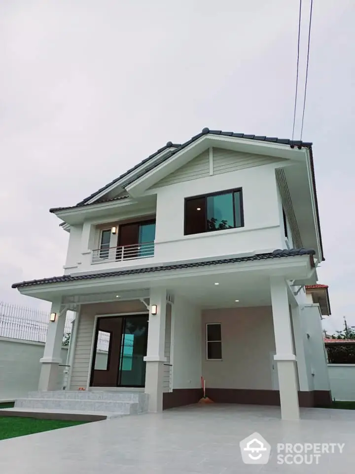 Modern two-story house with spacious driveway and contemporary design