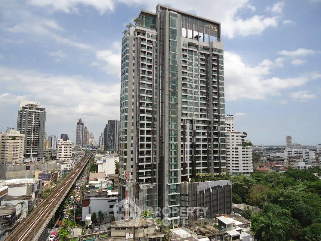 Stunning high-rise building with panoramic city views and modern architecture.