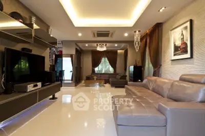  4 Bedrooms House -7