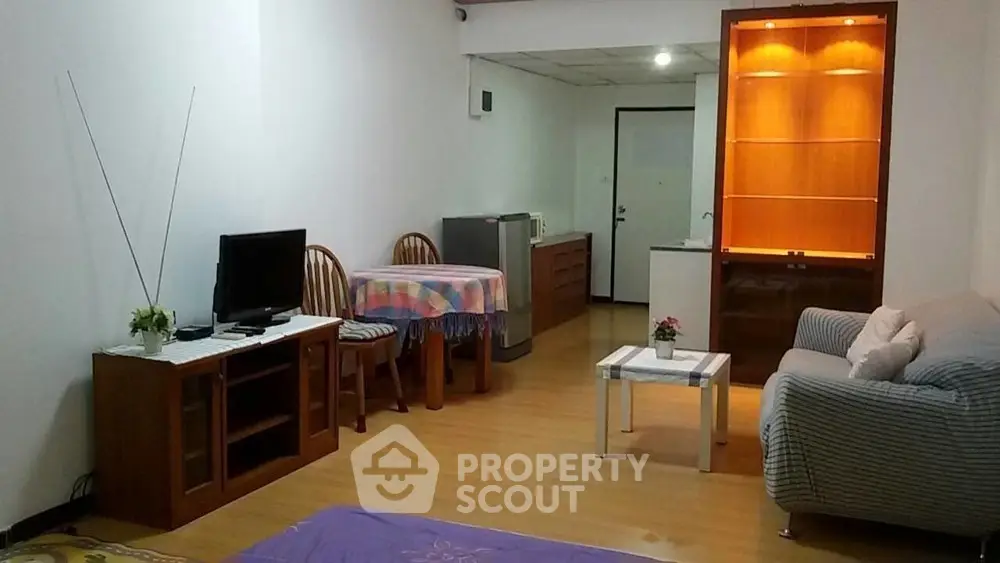  1 Bedroom Condo at Urbana-1