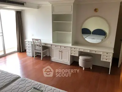  3 Bedrooms Condo -2