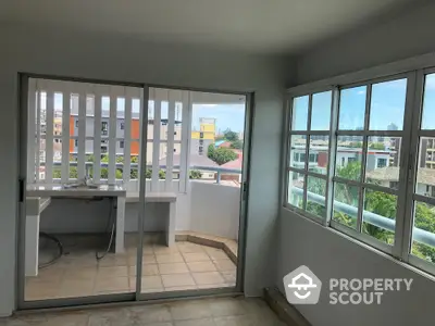  2 Bedrooms Condo -2