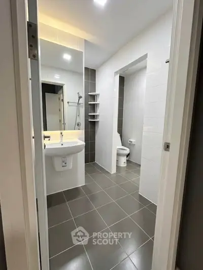 Modern bathroom with sleek design, featuring a spacious layout and contemporary fixtures.