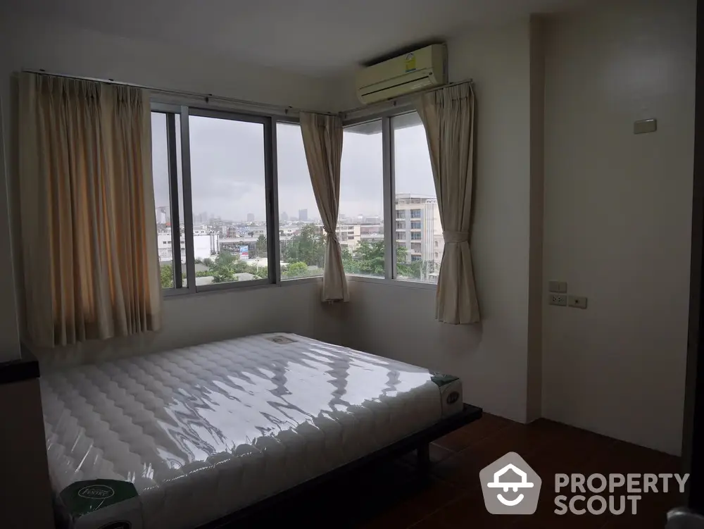  2 Bedrooms Condo -1