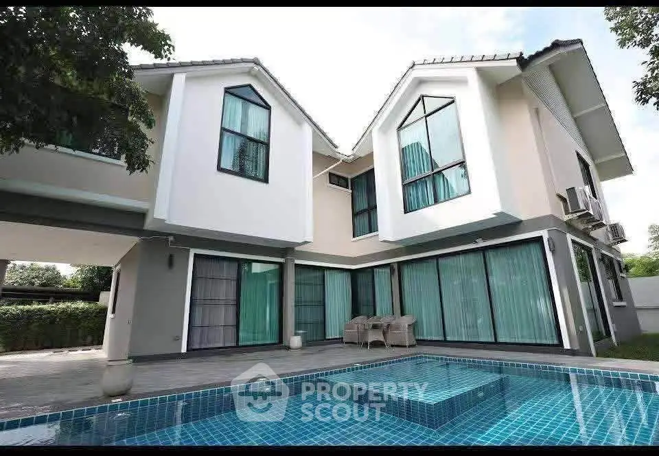 Luxurious modern house with private pool and spacious outdoor area, perfect for family living.