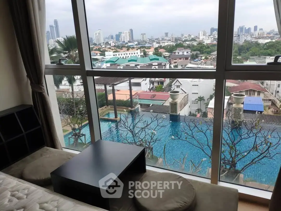 Luxurious apartment with stunning city view and poolside ambiance