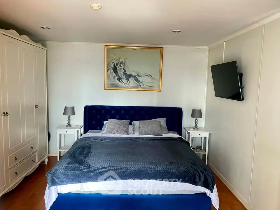 Spacious bedroom with elegant decor and modern amenities for a comfortable living experience.