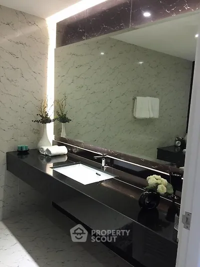  1 Bedroom Condo at State Tower Silom-2