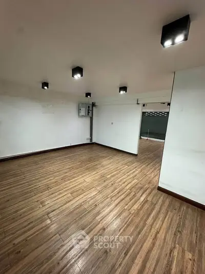 image_rental-27296208