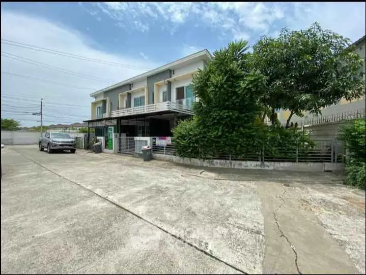 Spacious corner unit with lush greenery and ample parking space in a serene neighborhood.