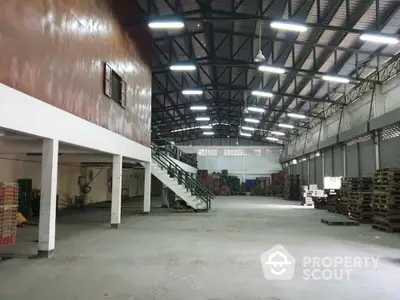 Spacious industrial warehouse with high ceilings and ample storage space