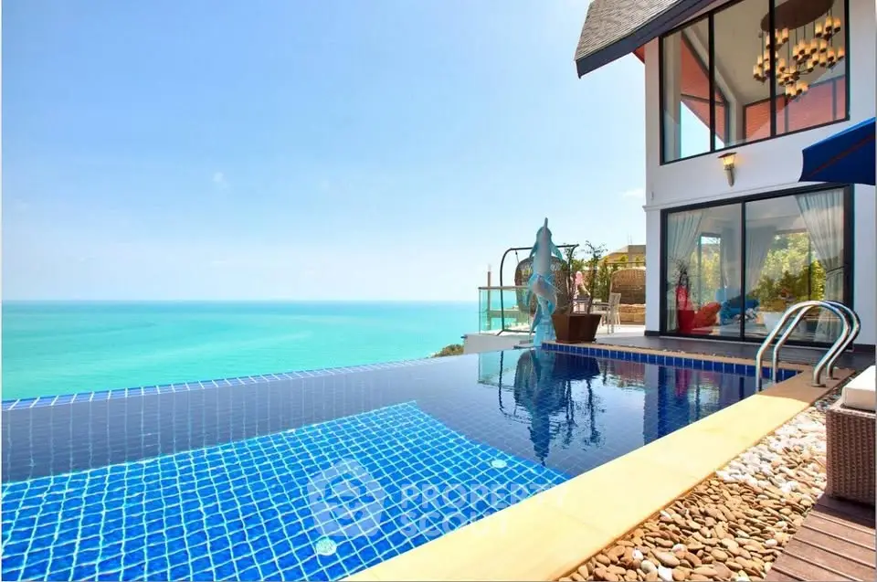 Luxurious oceanfront villa with infinity pool and stunning sea view