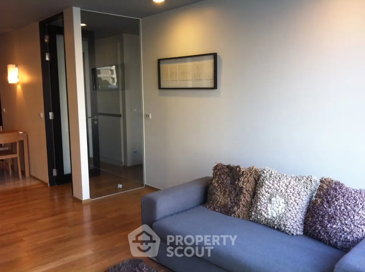 Modern living room with cozy sofa and stylish decor in a contemporary apartment.