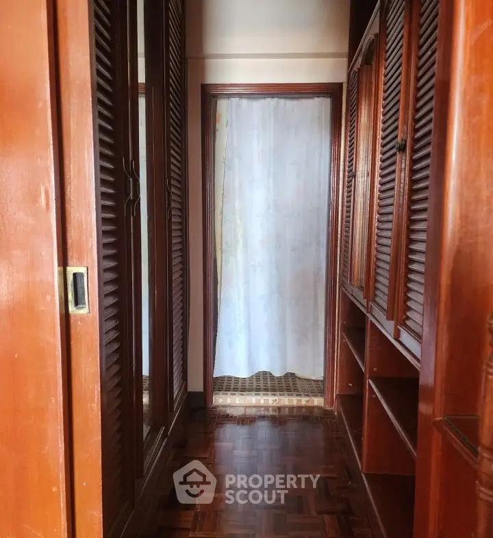 Ratchadamnoen Condominium