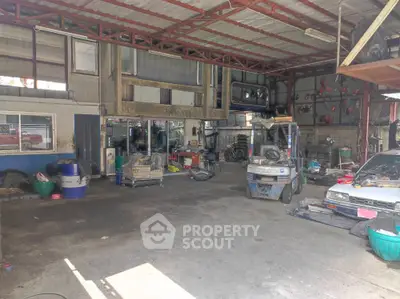 Spacious industrial garage with high ceiling and ample storage space