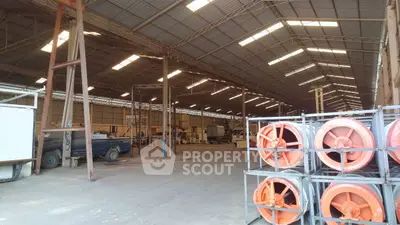 Spacious industrial warehouse with high ceilings and ample storage space.