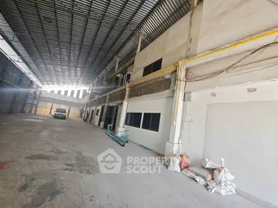 Spacious industrial warehouse with high ceilings and ample storage space