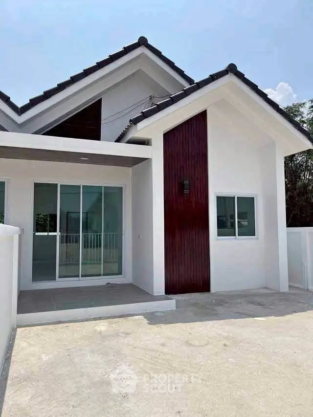 Modern single-story house with sleek design and spacious driveway