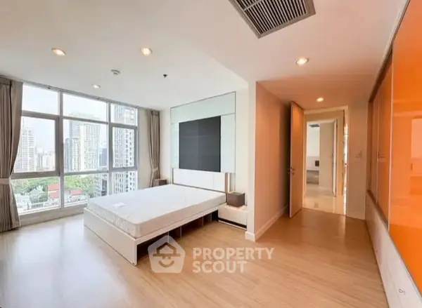คอนโด 2-ห้องนอน ที่ แกรนด์ หลังสวน คอนโดมิเนียม ใกล้ BTS ราชดำริ