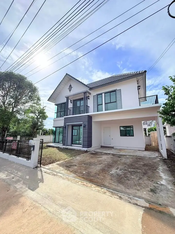 Stunning modern two-story house with spacious driveway and lush surroundings, perfect for family living.
