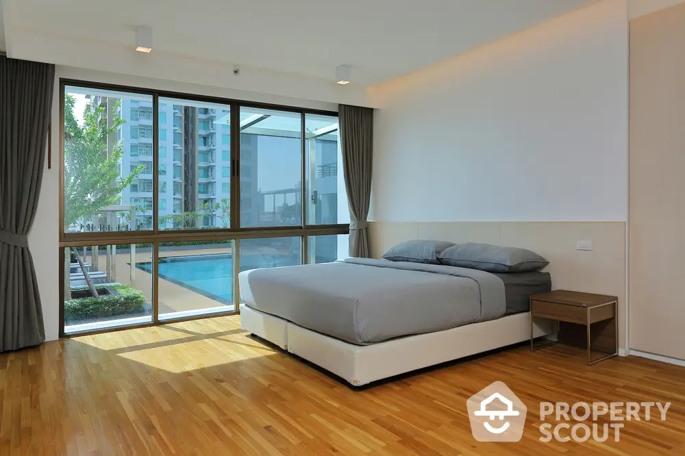  3 Bedrooms Condo -1