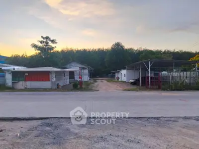 Charming rural property with spacious outdoor area and sunset view, ideal for development or investment.