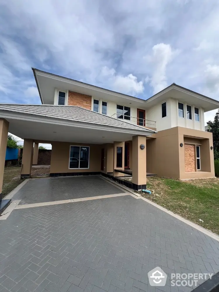 Modern two-story house with spacious driveway and contemporary design