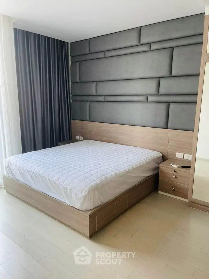 Fully Furnished 2 Bedrooms Condo at Noble Ploenchit-1