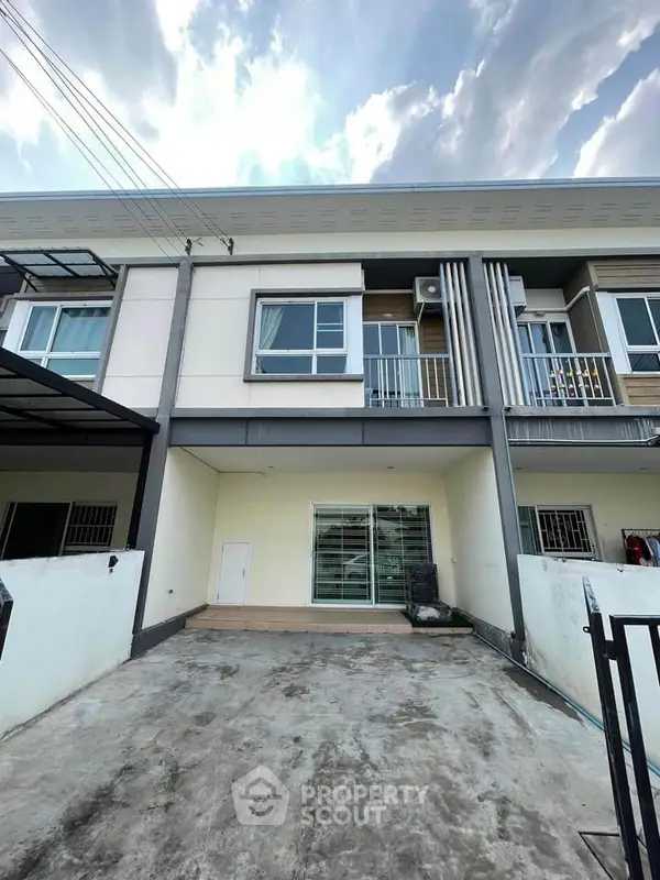 image_rental-13041963