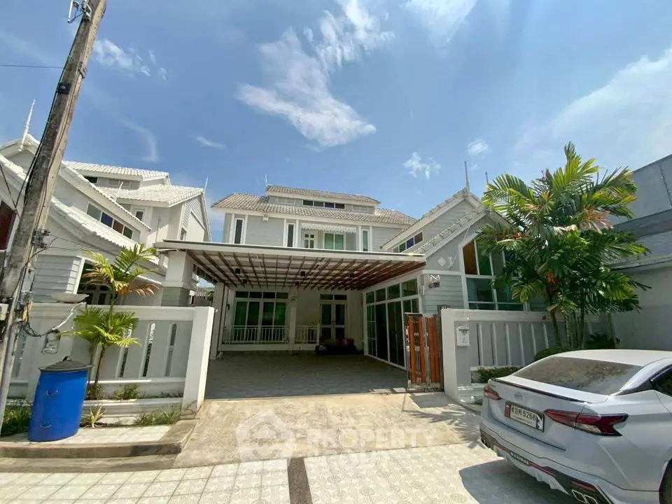 Charming modern house with spacious driveway and lush greenery, perfect for family living.