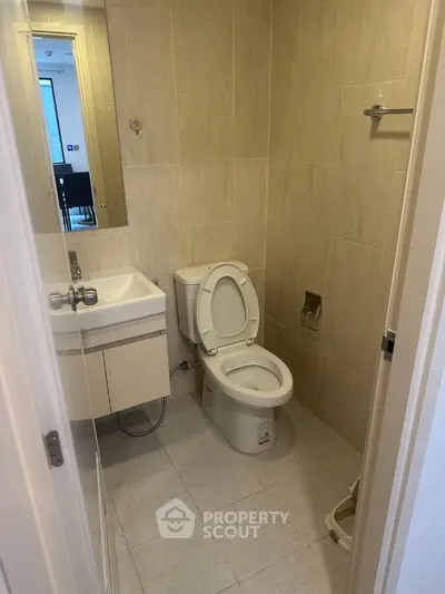 Modern bathroom with sleek fixtures and neutral tiles, perfect for contemporary living.