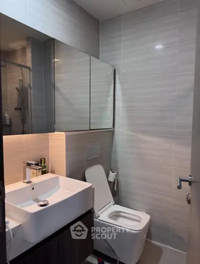 Modern bathroom with sleek fixtures and elegant tile design