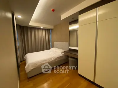 Modern bedroom with sleek design and cozy ambiance, featuring a comfortable bed and stylish wardrobe.
